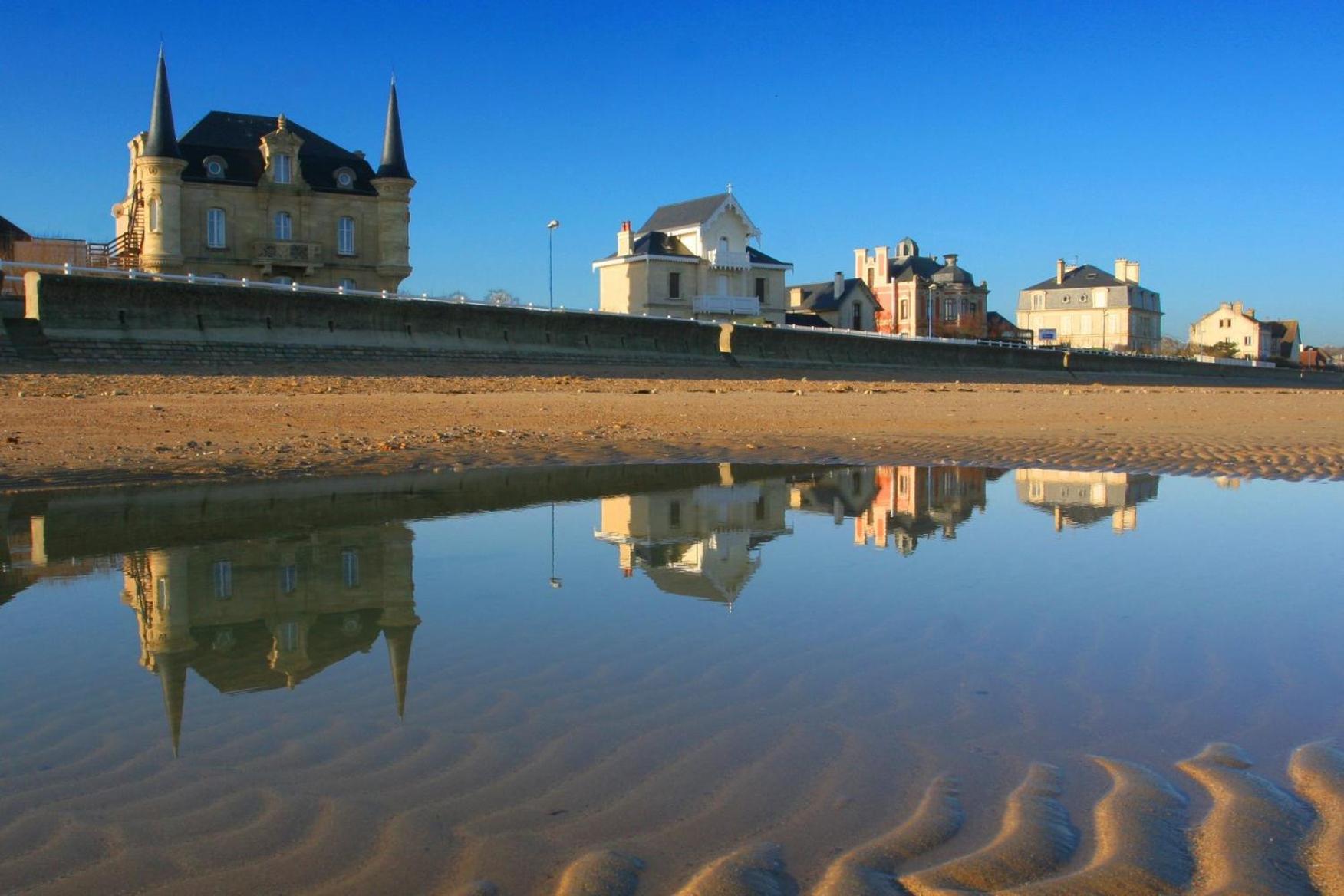 Les Douves Duplex 5 Personnes Lumineux Avec Jardin Et Terrasse Amenagee , Vue Sur Chateau A 5Mn De La Mer, Proche Omaha Beach Et Bayeux Commes 외부 사진