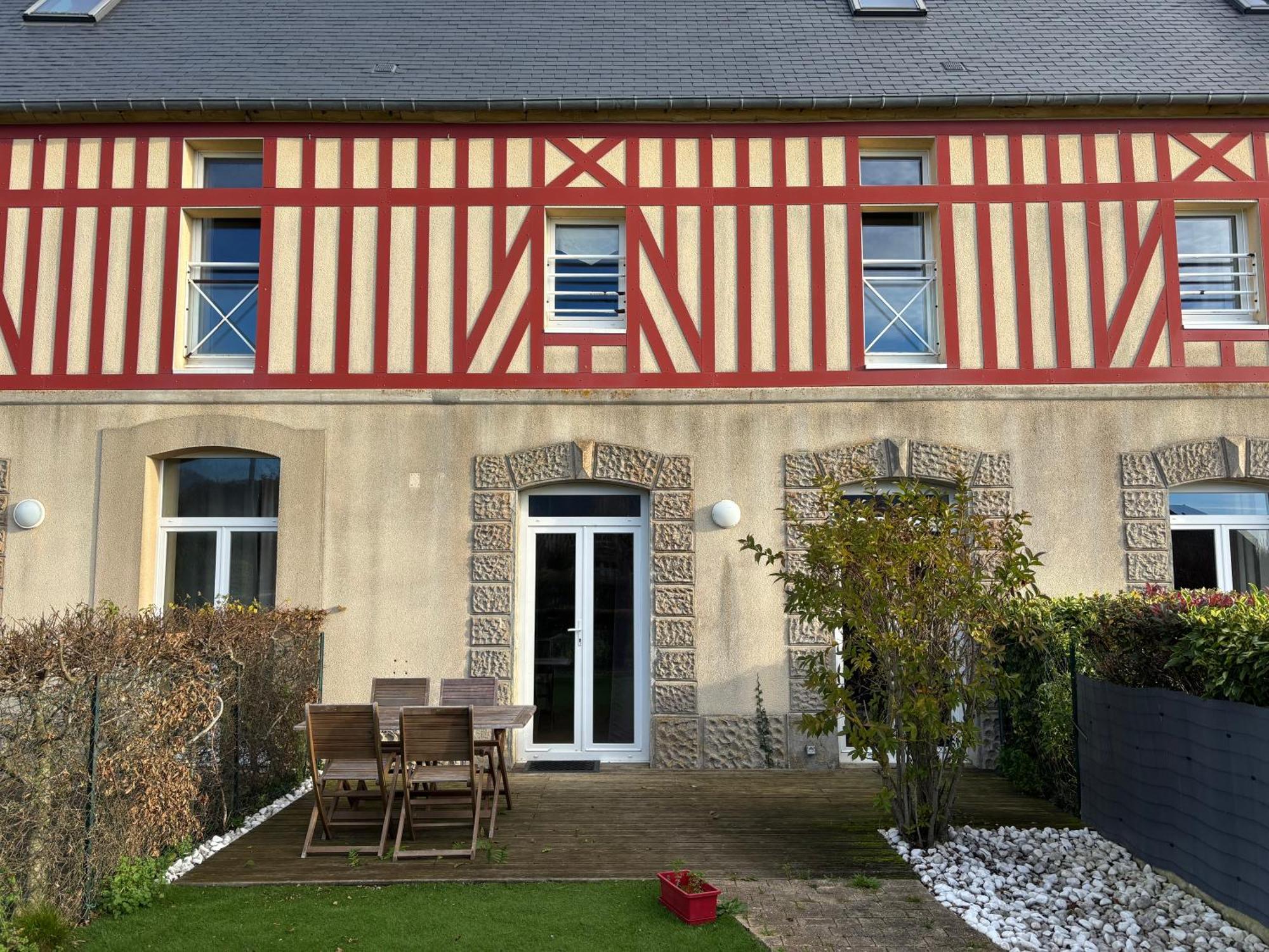 Les Douves Duplex 5 Personnes Lumineux Avec Jardin Et Terrasse Amenagee , Vue Sur Chateau A 5Mn De La Mer, Proche Omaha Beach Et Bayeux Commes 외부 사진